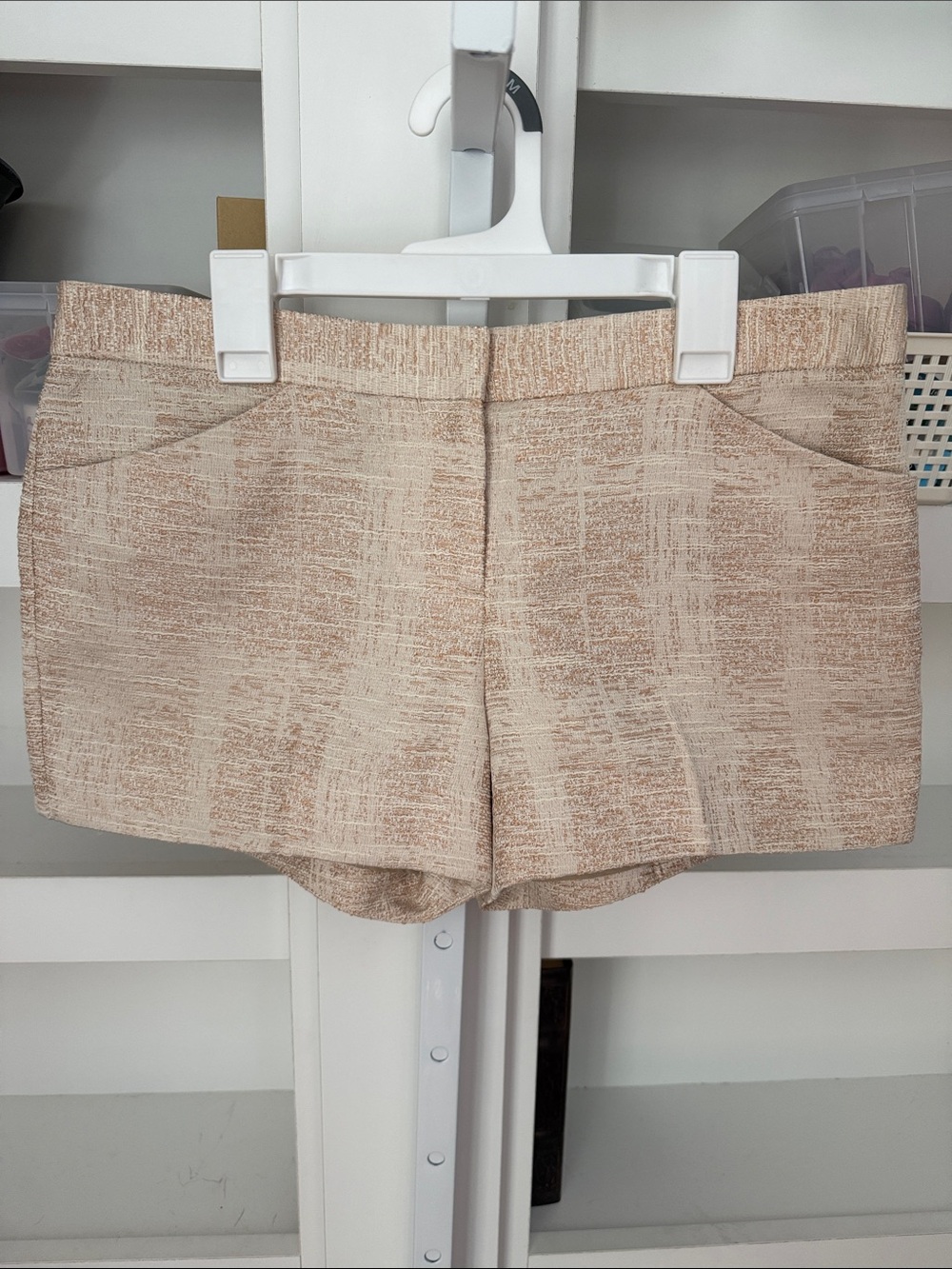 Women’s Tory Burch Edith Short 3” Sz 2 Ivory Peach Preppy Quiet Luxury w Pockets